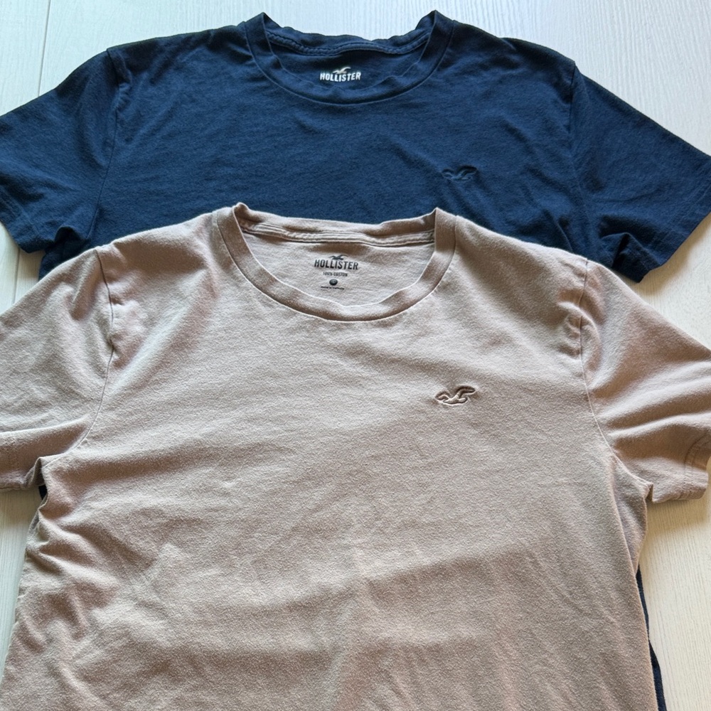 Two Hollister Men's Short Sleeve Tees in Navy and Beige Size S